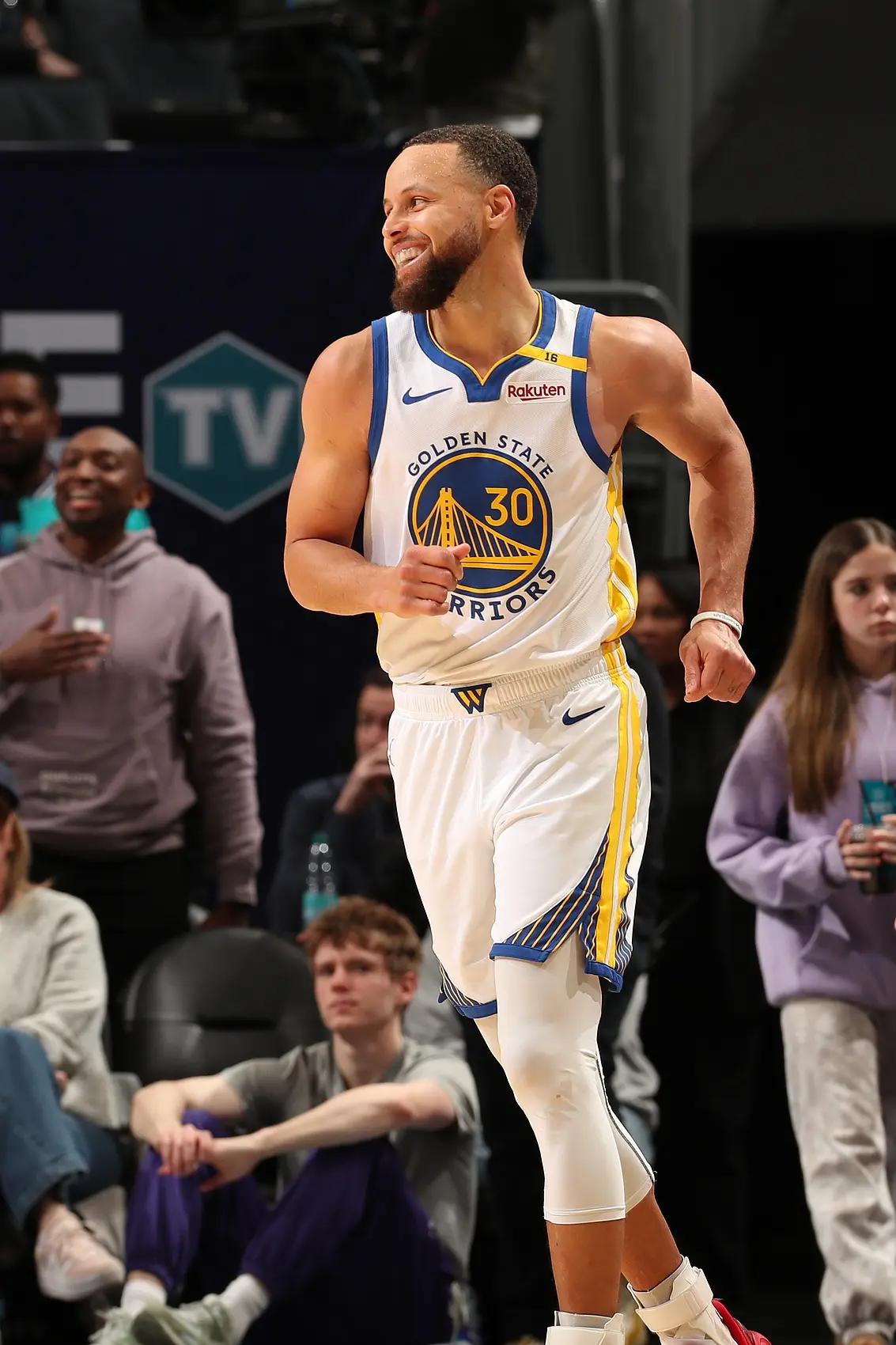 Kaiyun体育平台库里连续五场比赛得分超过败北，湖人挑战极限！的简单介绍