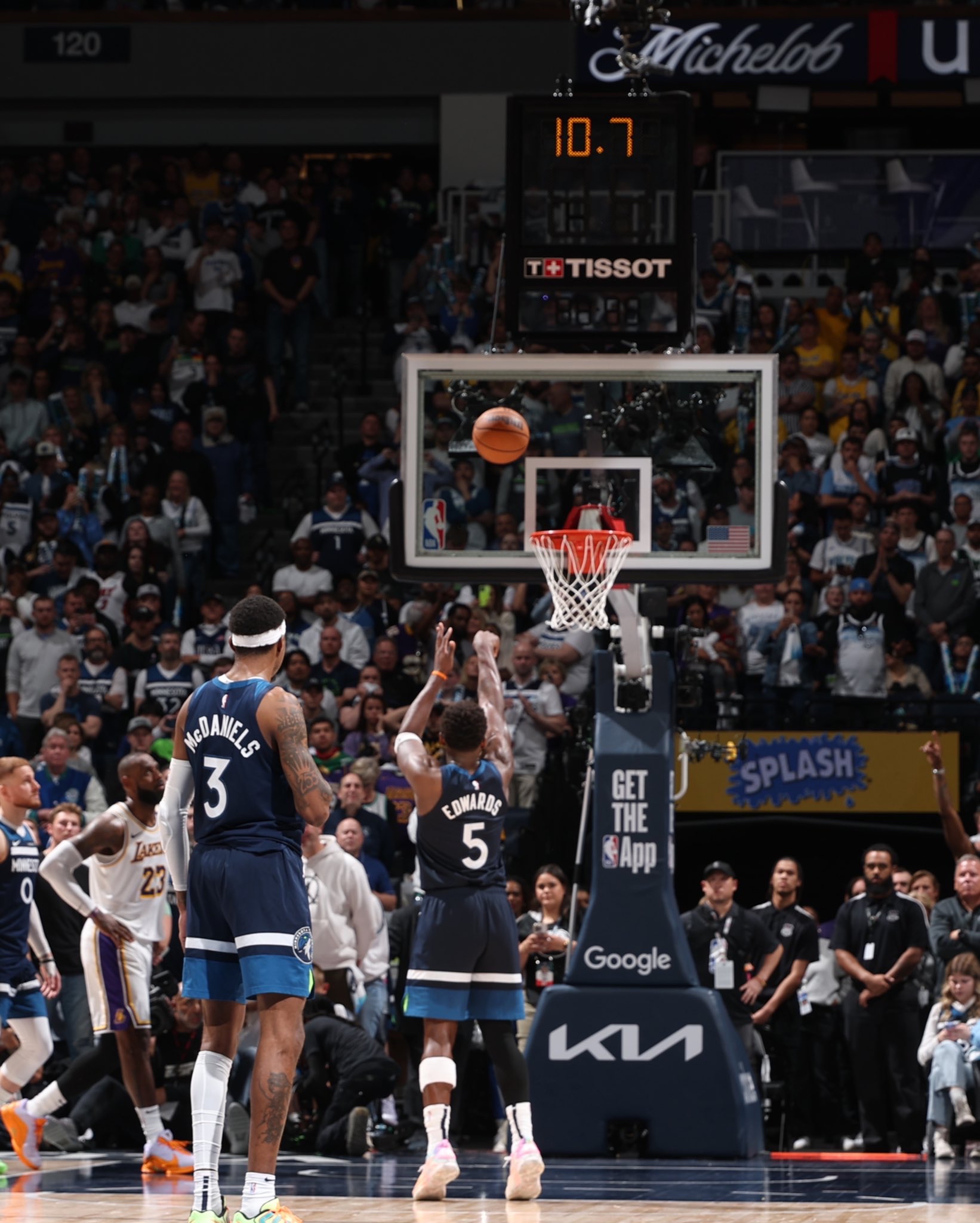 Kaiyun体育平台关于NBA季后赛清晨走向成谜，亚特兰大豪取连胜，震撼外界，身体对抗强度拉满的信息