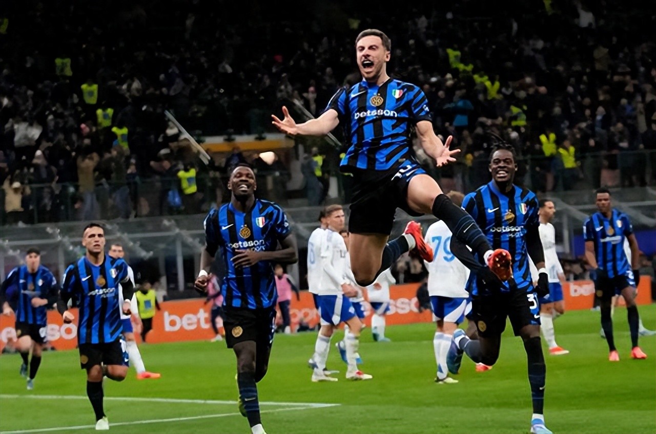 里程碑夜AC米兰复出首秀，国王杯国际比赛日刷纪录，信心回归，身体对抗强度拉满的简单介绍